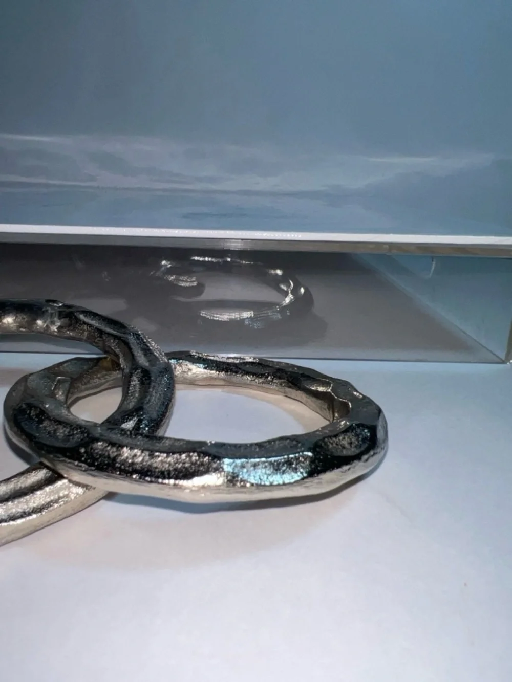 Modern Brutalist Silver 4-Ring Aluminum Chain Link Decor NWT